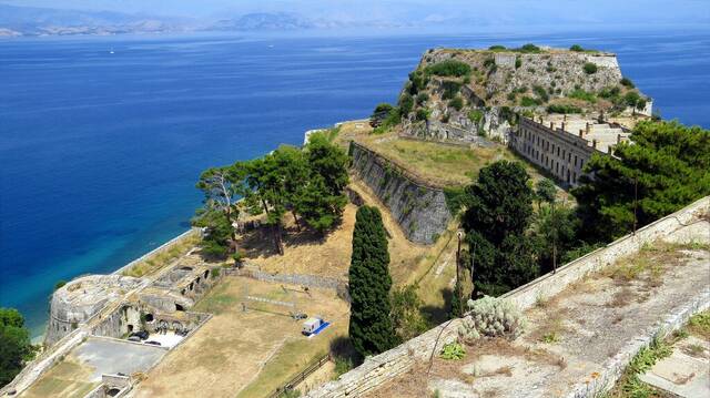 Begin in Corfu-Stad
