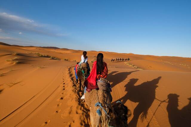 Kameeltocht over de duinen van Erg Chebbi
