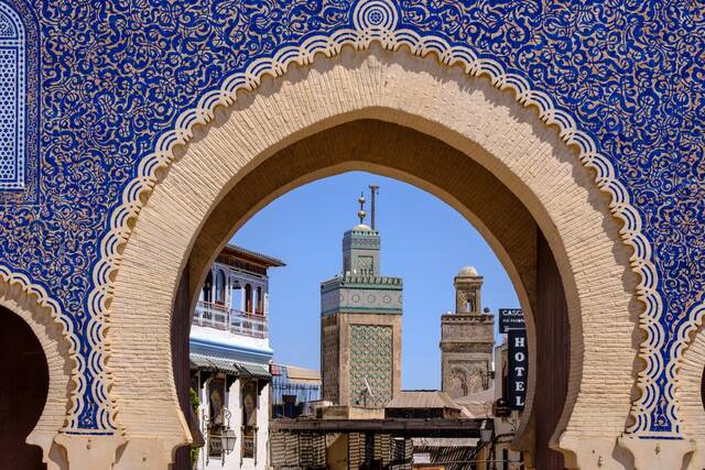 De poort Bab Bou Jeloud in Fes