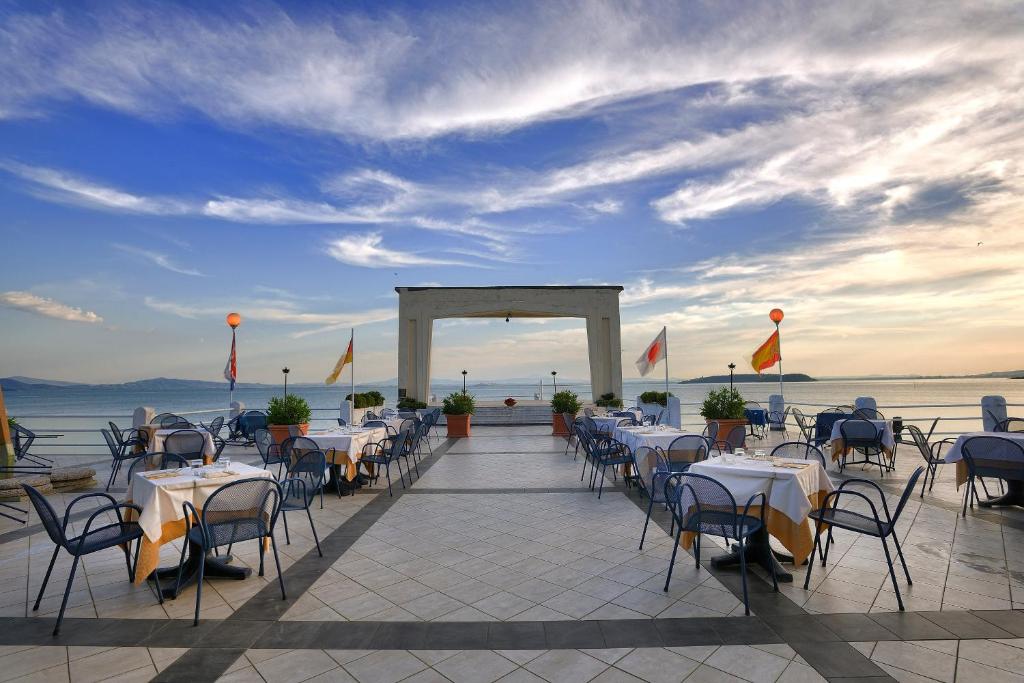 Hotel Lid&ograve; &ndash; zonsondergang aan het meer