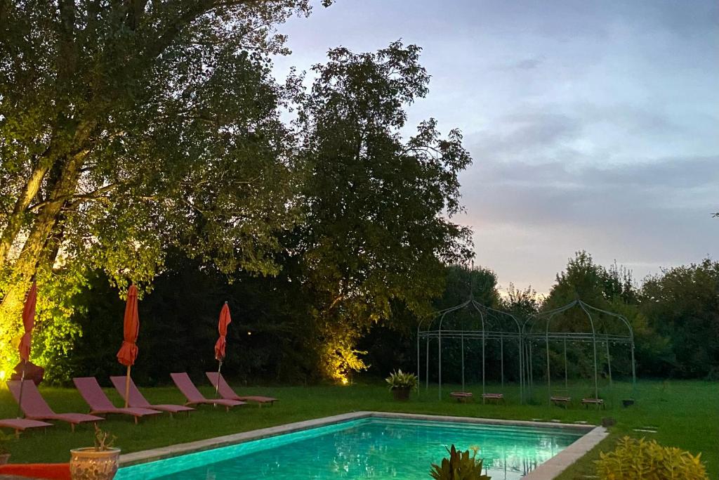 Hotel Villa Montanarini &ndash; tuin en zwembad