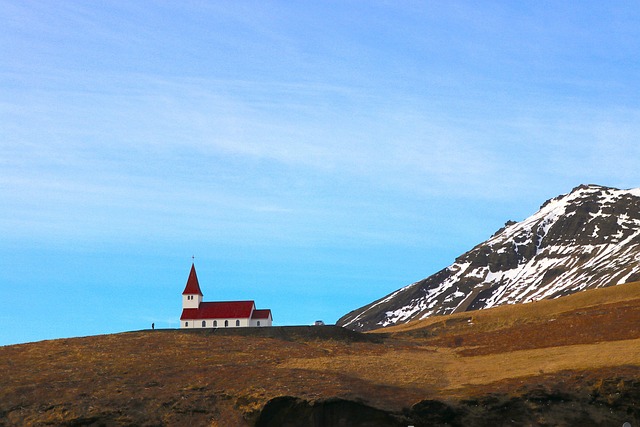 Reynisfjara met basaltkolommen en branding