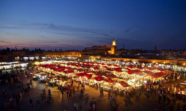 Marrakech in de avond