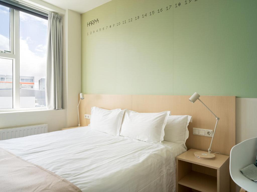 Moderne hotelkamer met Scandinavisch design