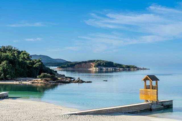 Ksamil-eilandjes met turquoise water