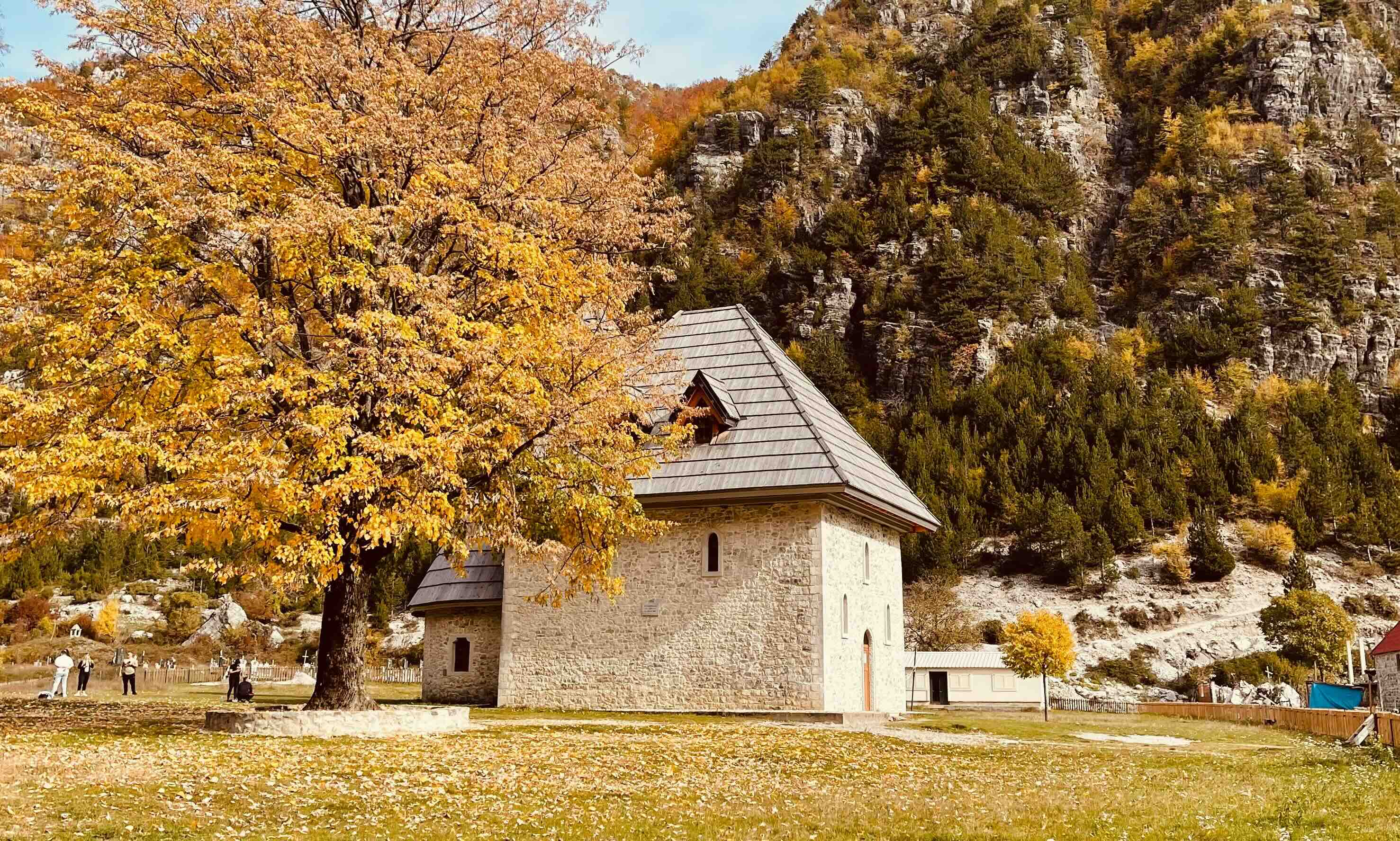 Stadsstraat met kleurrijke gevels