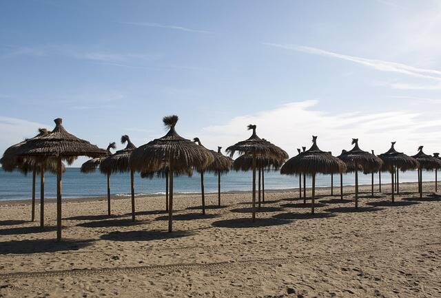 Strand en ligbedden