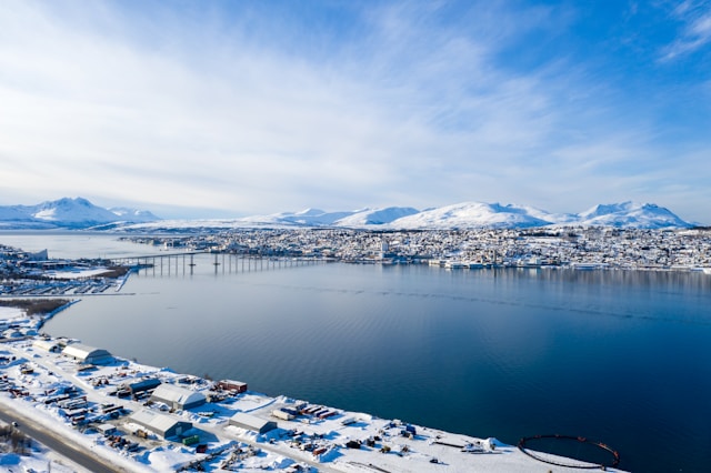 Noord-Noorwegen: bergen en fjorden rondom Troms&oslash;