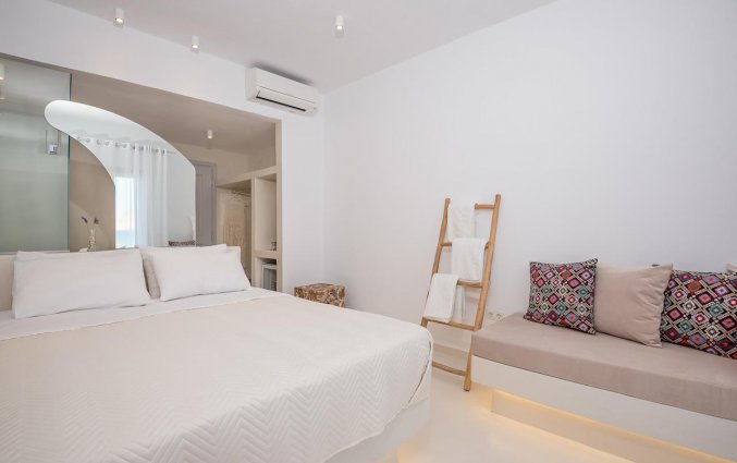 Kamer met hip design van hotel Sunrise Beach op Mykonos