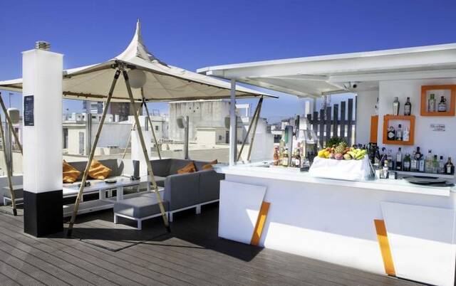 Bar en terras van hotel Soho Bahía in Malaga