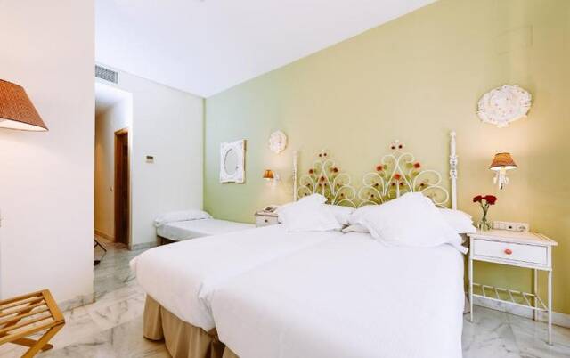 Tweepersoonskamer met aparte bedden van Azz Hotel Doña Manuela in Sevilla