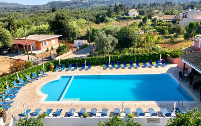 Zwembad van Hotel Ccb Bruskos op Corfu