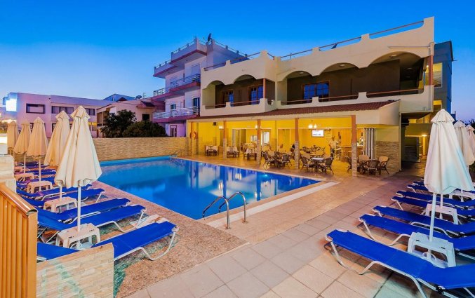 Zwembad van hotel Esmeralda op Rhodos