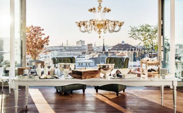 Ontbijtzaal met uitzicht van Hotel Grand Ferdinand in Wenen