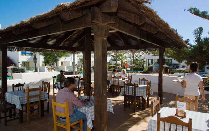 Buitenterras van appartementen Galeon Playa Lanzarote