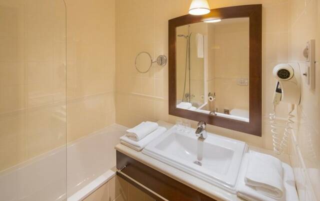 Badkamer van Hotel Golden Tulip Warsaw Centre