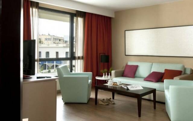 Zitgedeelte in Suite van Hotel Barcelo Fes Medina in Fez