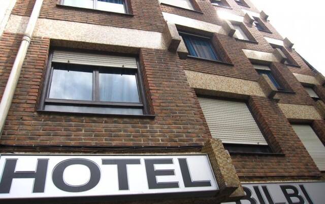 Vooraanzicht van hotel Bilbi Bilbao