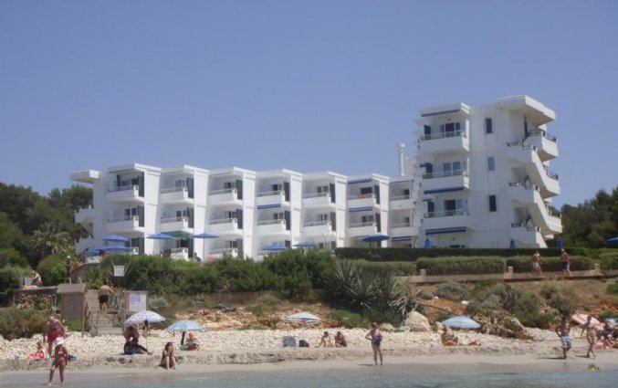 Buitenaanzicht van Aparthotel Vistamar op Menorca