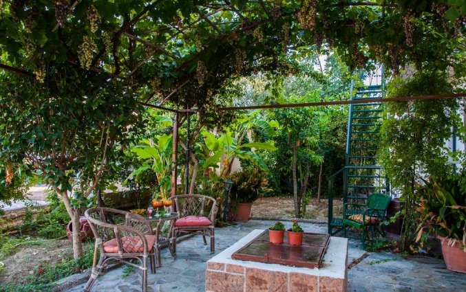 Zitgedeelte buiten van Hotel Zante Nest op Zakynthos