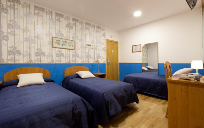 Slaapkamer van hostal Montaloya in Madrid