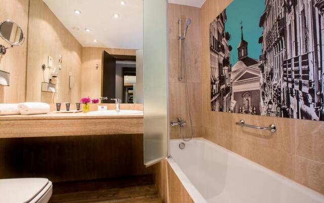Leonardo Boutique Hotel - Badkamer