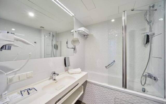 Badkamer van Hotel Wellton Riverside Spa in Riga