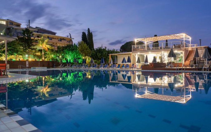Zwembad van hotel Koukounaria in Zakynthos