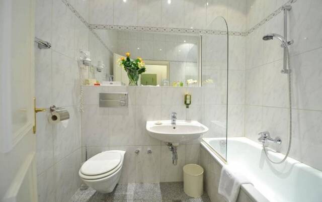 Badkamer van Palais Hotel Erzherzog Johann Graz