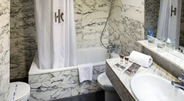Badkamer van een tweepersoonskamer van Hotel Catalonia Sagrada Familia in Barcelona