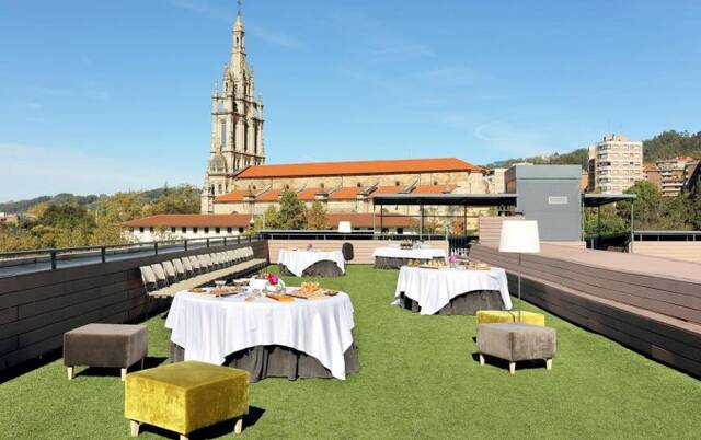 Terras van Hotel Occidental in Bilbao