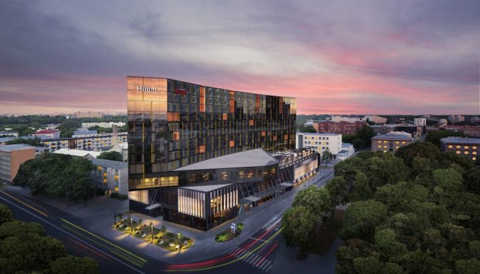Vooraanzicht van hotel Hilton Tallinn Park Tallinn