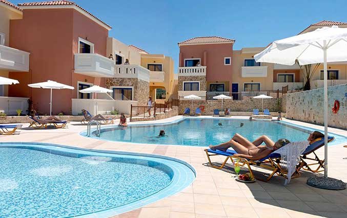 Zwembad van Hotel Adelais op Kreta