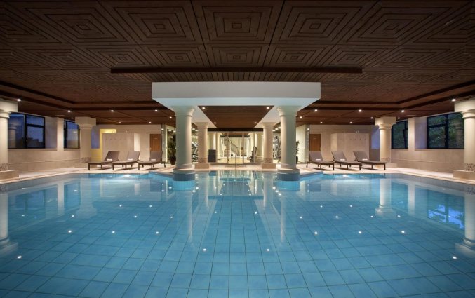 Zwembad van Hotel DoubleTree by Hilton Royal Parc Soestduinen op de Utrechtse Heuvelrug