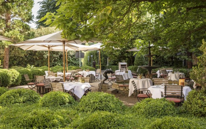 Terras van Hotel Château St. Gerlach in Limburg