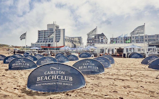 Het strand bij Carlton Beach Scheveningen aan de Nederlandse Kust