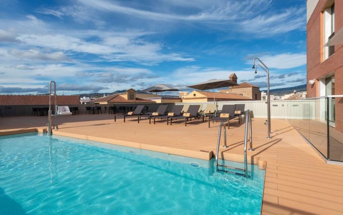 Dakterras met buitenzwembad van Hotel NH Malaga in Malaga