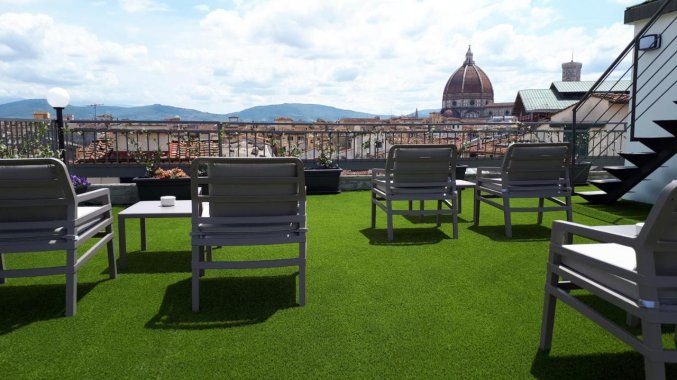 Zonneterras bij hotel Cantoria Florence