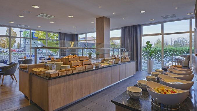 Ontbijtbuffet van Hotel Holiday Inn Express Düsseldorf City North in Düsseldorf