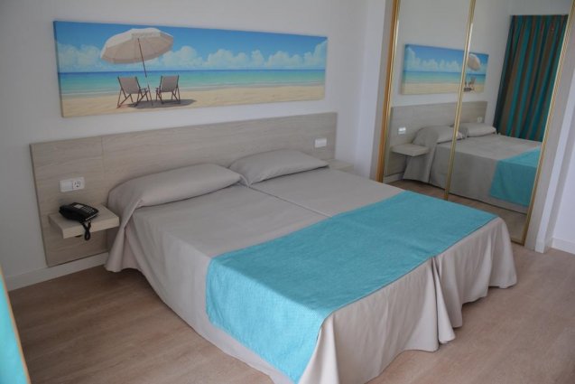Slaapkamer van een appartement van Appartementen Playa Moreia op Mallorca