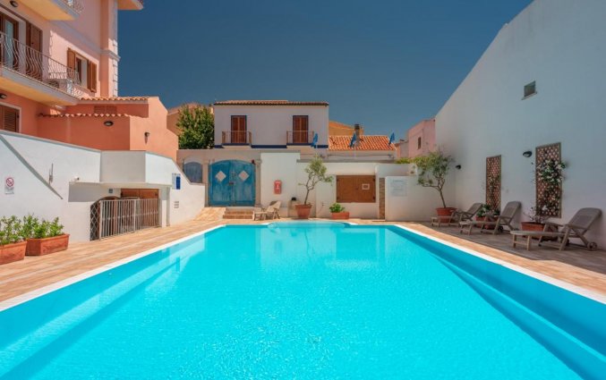 Zwembad van Residence Cristal Blu op Sardinie