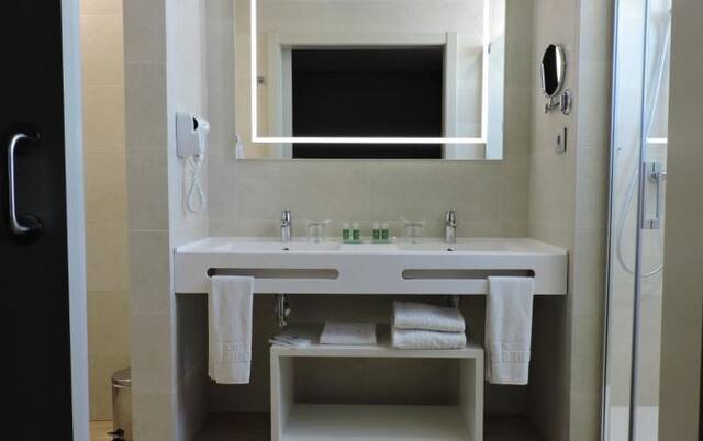 Badkamer bij Hotel America Sevilla