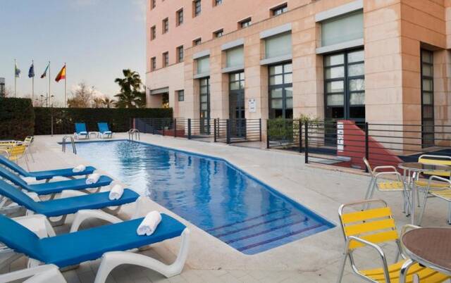Zwembad bij Holiday Inn Express