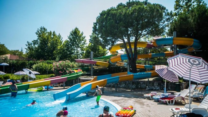 Buitenzwembad nabij Hotel Bella Italia Gardameer