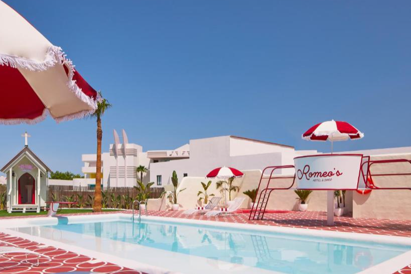 Zwembad van hotel Romeos Ibiza