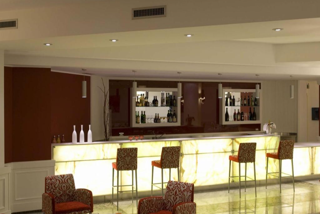 Bar van iH Hotels Bari Oriente