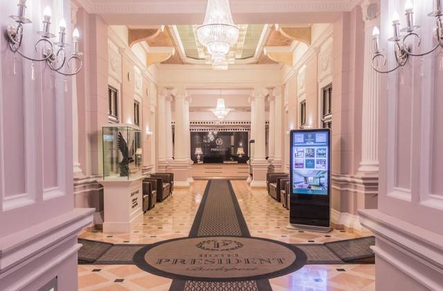 Entree van Hotel President in Budapest