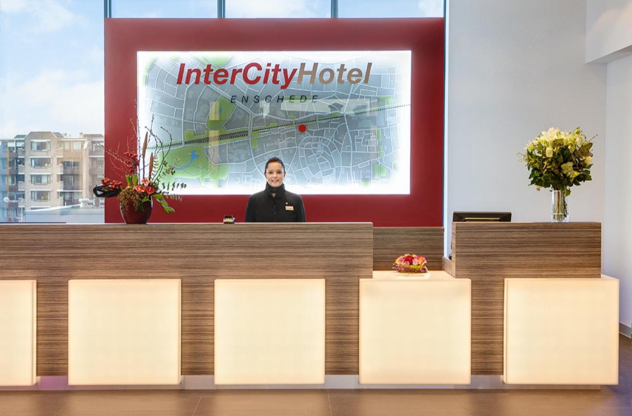 Receptie van IntercityHotel Enschede