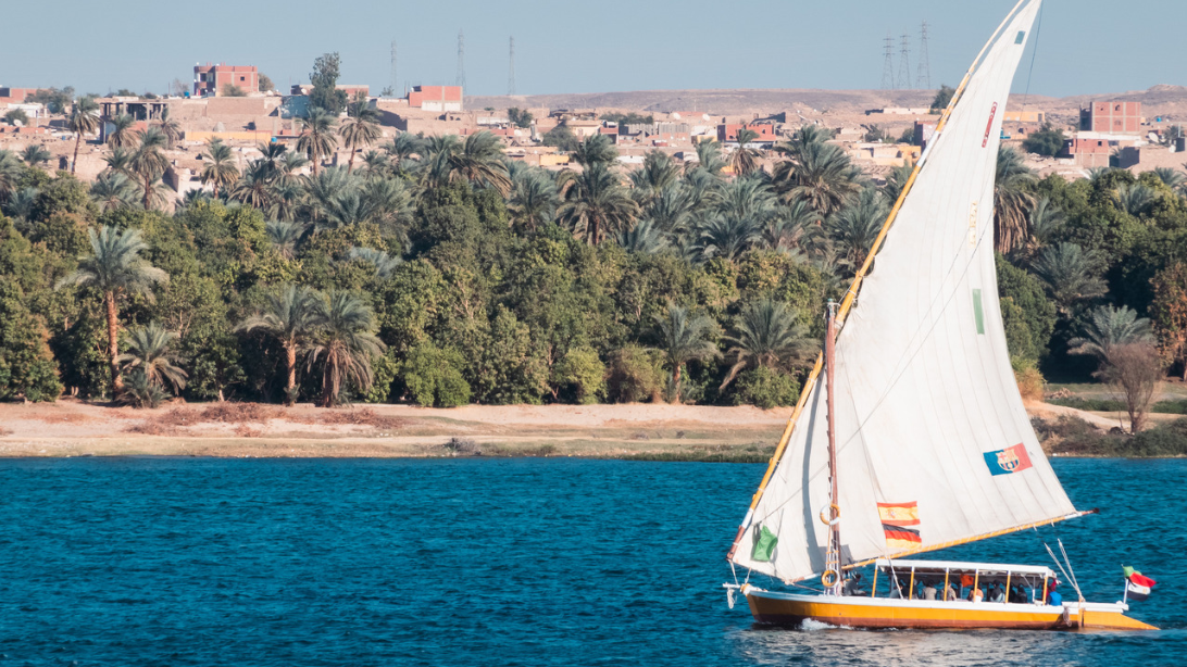 in aswan met een felucca