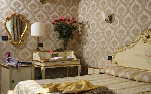 Tweepersoonskamer van Hotel Gorizia a la Valigia in Venetie